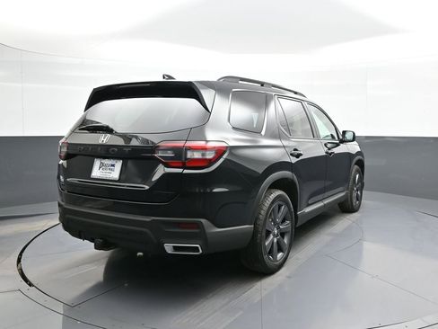 Used 2023 Honda Pilot Sport image 6