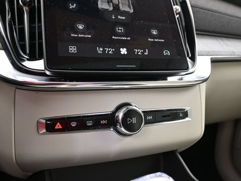 New 2026 Volvo XC90 T8 Ultra w/ Protection Package Premier AWD/4WD image 15