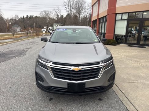 Used 2023 Chevrolet Equinox LS image 2