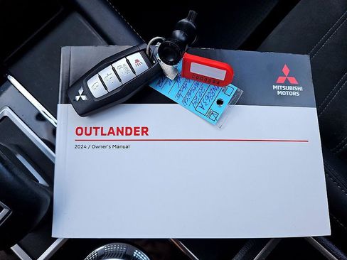 Used 2024 Mitsubishi Outlander SE image 29