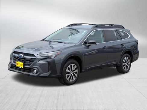Used 2025 Subaru Outback Premium AWD/4WD image 3