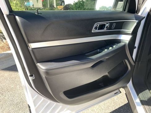Used 2017 Ford Explorer XLT w/ Equipment Group 201A FWD image 17