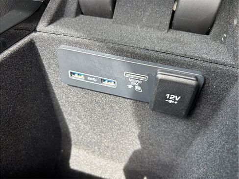 Used 2019 Land Rover Range Rover Velar R-Dynamic SE AWD/4WD image 34