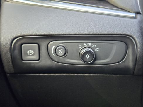 Used 2021 Buick Enclave Avenir FWD image 19