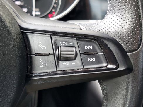 Used 2022 Alfa Romeo Giulia Ti w/ Active Assist Plus Package image 22