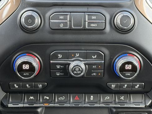 Used 2022 Chevrolet Silverado 1500 High Country w/ Technology Package image 25