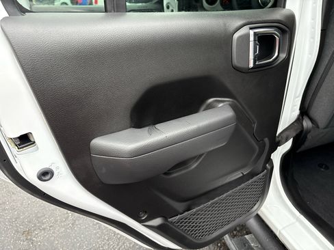 Used 2025 Jeep Wrangler Unlimited Sport image 25