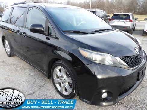 Used 2012 Toyota Sienna SE FWD image 7