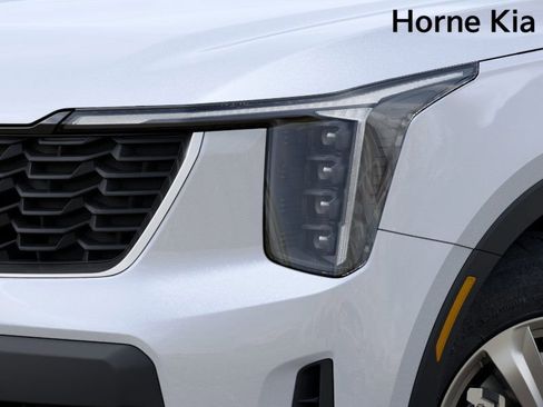 New 2025 Kia Sorento LX image 10
