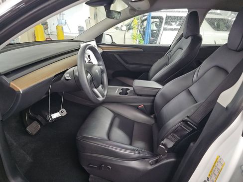 Used 2023 Tesla Model Y Long Range AWD/4WD image 3