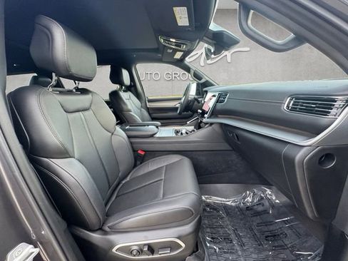 Used 2025 Jeep Wagoneer Series II image 24