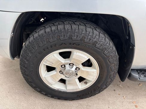 Used 2005 Toyota 4Runner Limited image 11