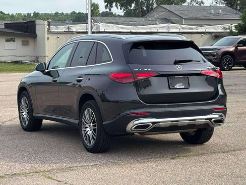 Used 2025 Mercedes-Benz GLC 300 4MATIC image 2