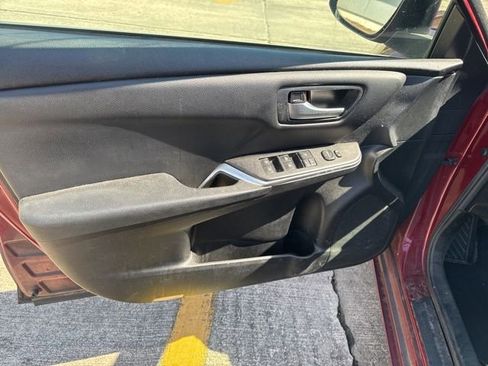 Used 2017 Toyota Camry SE image 29