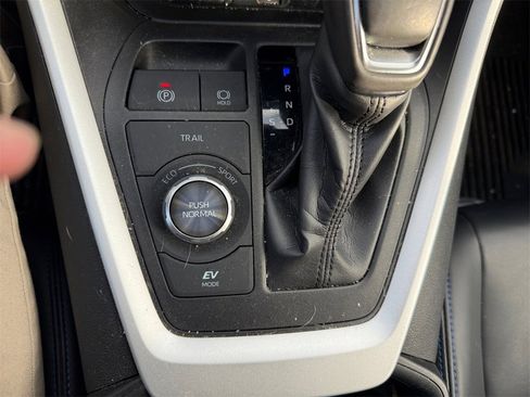 Used 2020 Toyota RAV4 XSE image 20