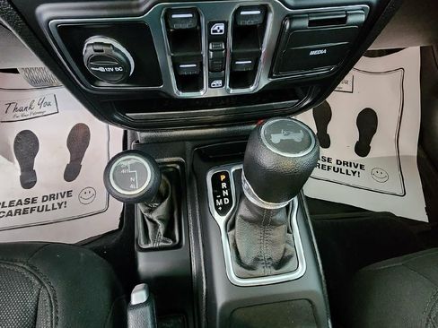 Used 2023 Jeep Wrangler Unlimited Sport image 14