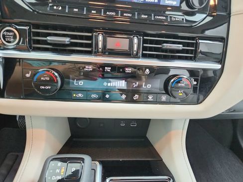 Used 2023 Nissan Pathfinder SL FWD image 29