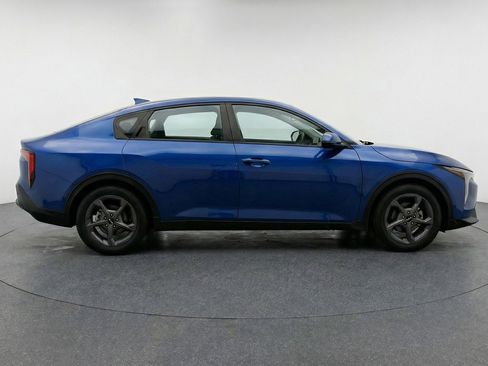 Used 2025 Kia K4 LXS image 11