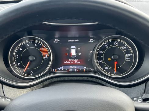 Used 2019 Jeep Cherokee Limited image 17