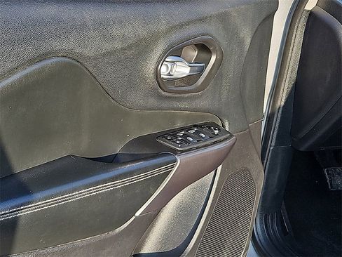 Used 2020 Jeep Cherokee Latitude image 21