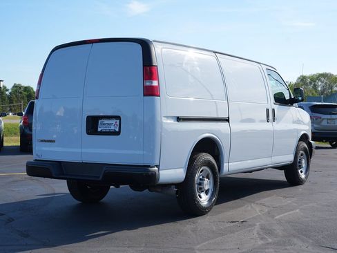 Used 2020 Chevrolet Express 3500 w/ Driver Convenience Package RWD image 3
