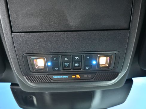 Used 2020 Ford Explorer Platinum w/ Premium Technology Package AWD/4WD image 34