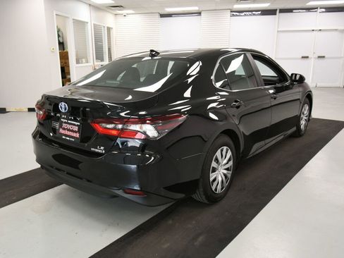 Used 2022 Toyota Camry LE image 6
