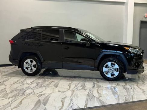 Used 2019 Toyota RAV4 XLE w/ Convenience Package FWD image 5