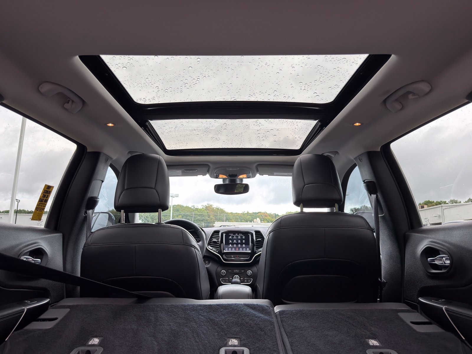 Used 2019 Jeep Cherokee Limited AWD/4WD image 4