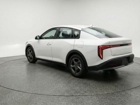 Used 2025 Kia K4 LXS image 6
