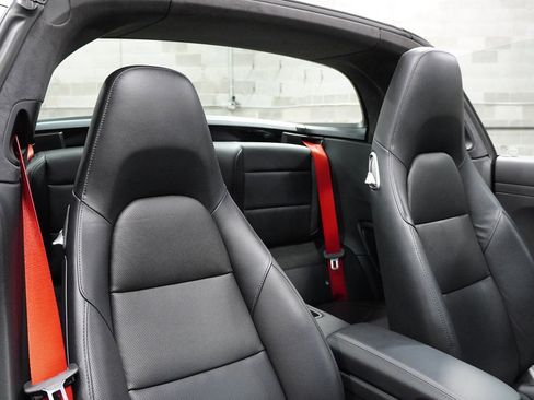 Used 2018 Porsche 911 image 32