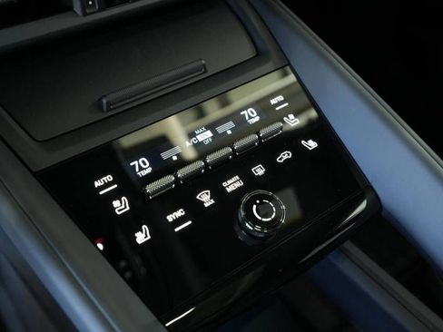 Certified 2025 Porsche Macan 4 Electric AWD/4WD image 24