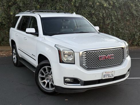 Used 2017 GMC Yukon Denali image 2