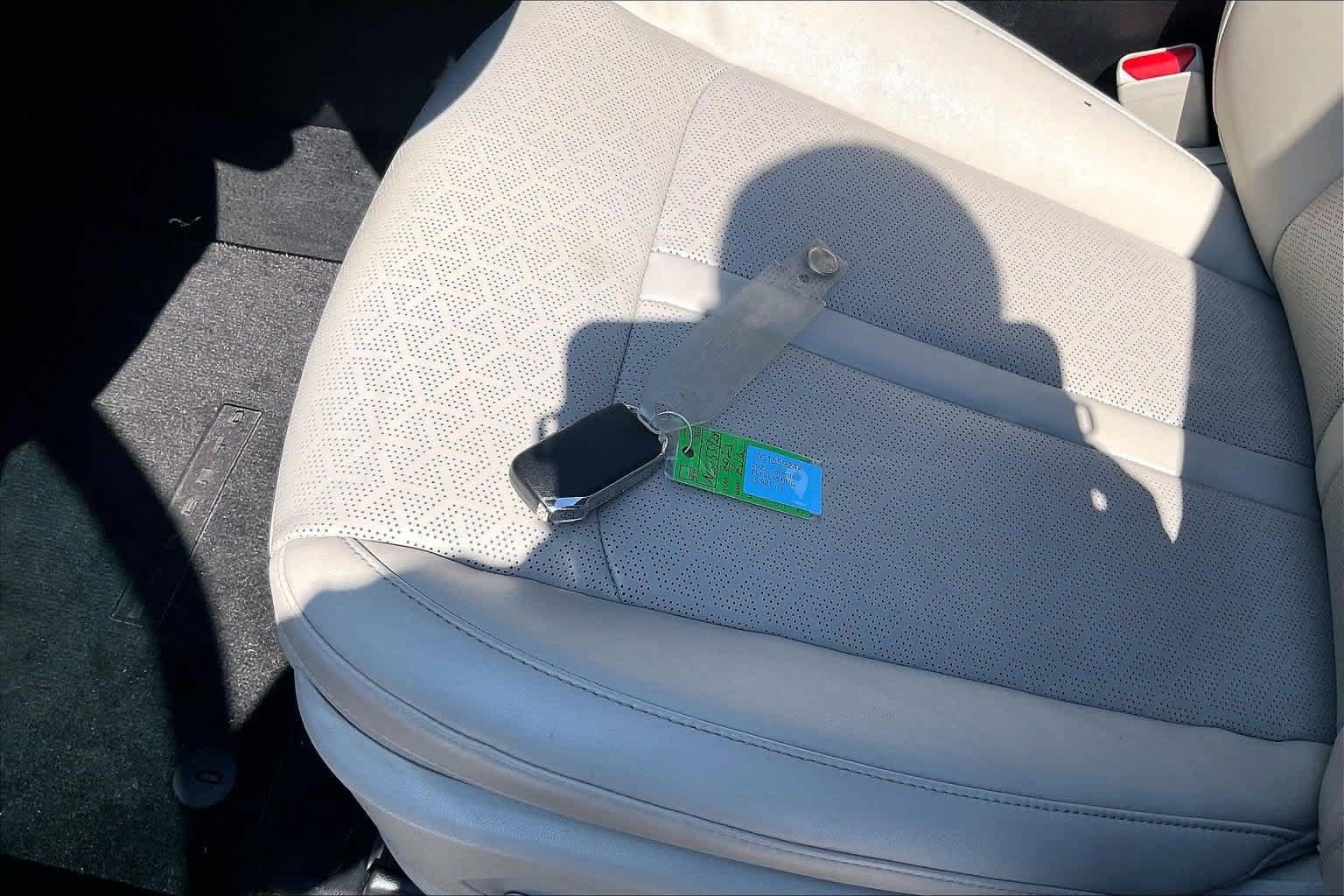 Certified 2022 Kia Sorento S w/ Panoramic Sunroof Package FWD image 17