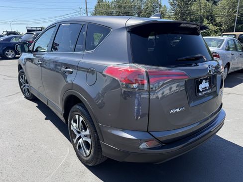 Used 2018 Toyota RAV4 LE w/ All Weather Liner Package AWD/4WD image 9
