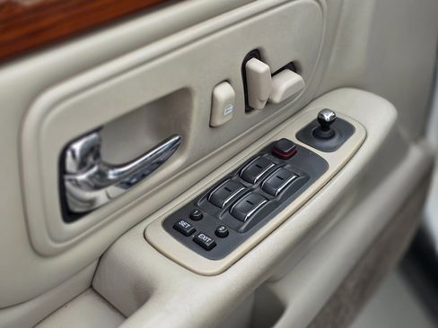 Used 1997 Cadillac De Ville D'Elegance w/ Safety/Security Pkg image 23