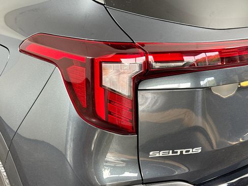 Used 2025 Kia Seltos S image 36