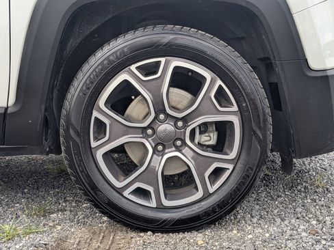 Used 2018 Jeep Renegade Limited FWD image 13