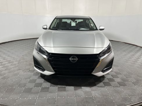 Used 2023 Nissan Altima 2.5 SV FWD image 3