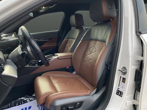 Used 2024 BMW 540i xDrive w/ Executive Package image 34