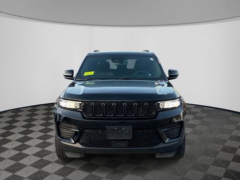 Used 2022 Jeep Grand Cherokee Altitude AWD/4WD image 2