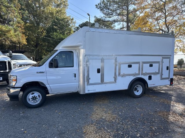 New 2026 Ford E-450 and Econoline 450 Super Duty w/ Power Equipment Group RWD image 5