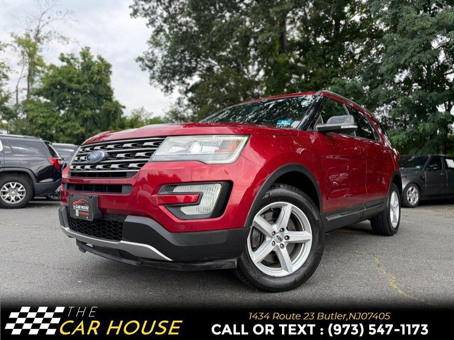 Used 2016 Ford Explorer XLT w/ Equipment Group 202A AWD/4WD image 2