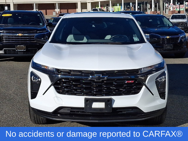 Used 2024 Chevrolet Trax RS w/ Sunroof Package FWD image 2