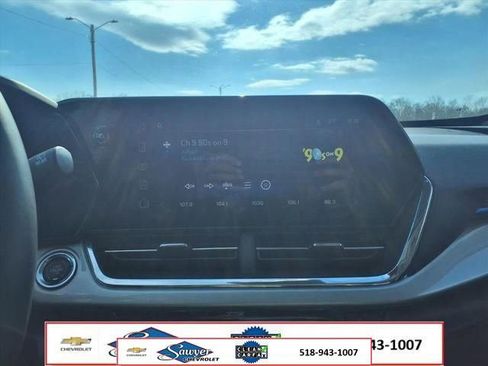 Used 2025 Chevrolet Trax LT w/ LT Convenience Package FWD image 19