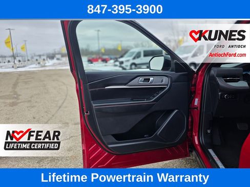 Used 2025 Ford Explorer ST-Line w/ ST-Line Street Pack image 15