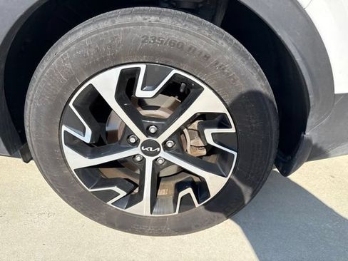 Certified 2025 Kia Sportage EX FWD image 9