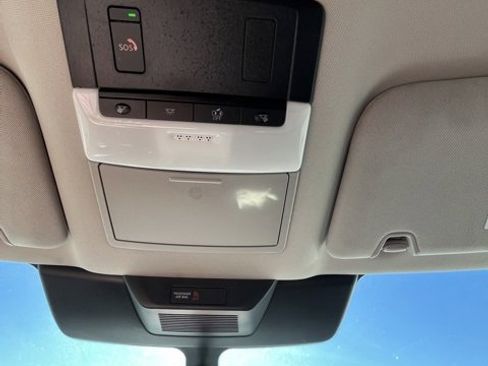 Used 2024 Nissan Pathfinder SV image 48