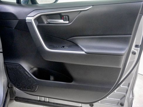 Used 2022 Toyota RAV4 XLE Premium AWD/4WD image 32