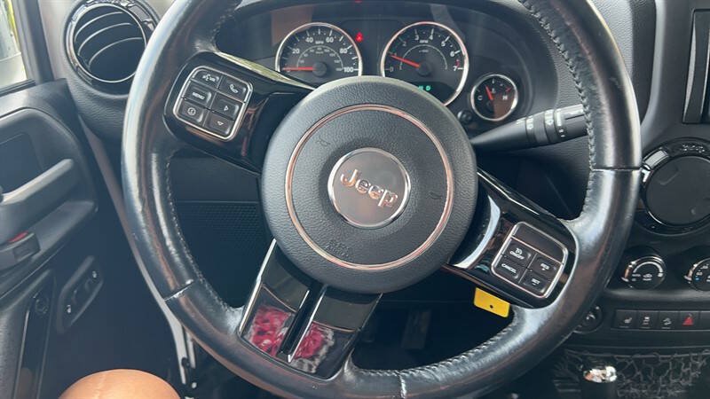Used 2015 Jeep Wrangler Unlimited Sahara AWD/4WD image 21
